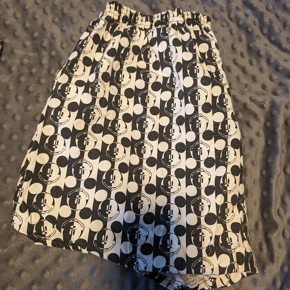 Vintage black and white graphic Mickey & Co shorts - Picture 5 of 7
